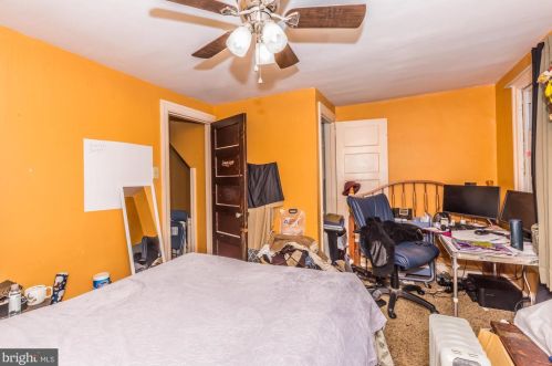 1238 Maple St, Pottstown PA 19464-5822 exterior