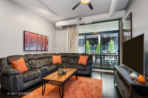 843 Monroe St, Chicago IL 60607-2634 exterior