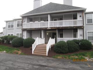 1204 Waters Edge Dr, Newark DE  19702-6349 exterior