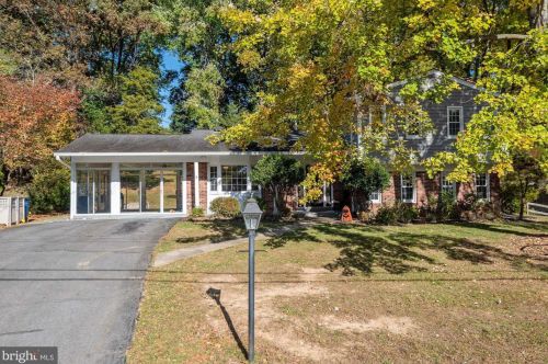 11512 Karen Dr, Rockville MD  20854-3149 exterior