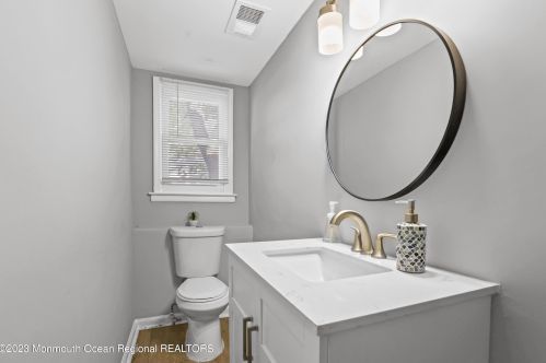 33 Hidden Strm Rd, East Freehold NJ 07728-1563 exterior