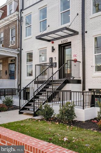 4202 8th St, Washington DC 20011-7206 exterior
