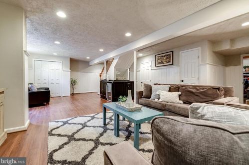 2122 Rampart Dr, Alexandria VA exterior