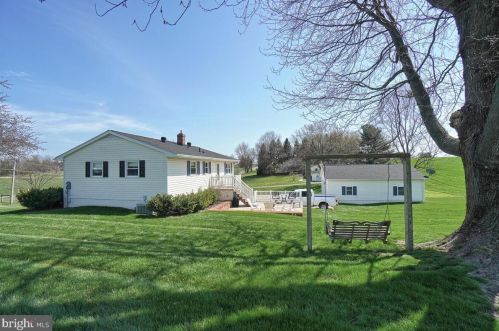 7504 Picnic Wood Rd, Middletown MD 21769-8223 exterior