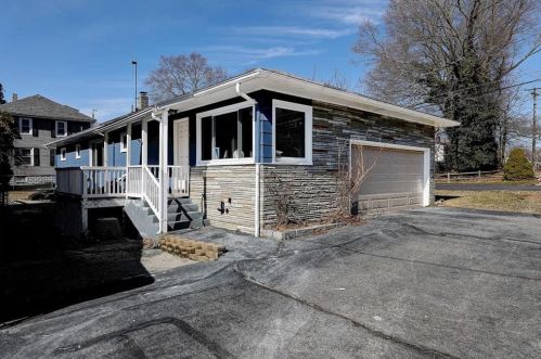 381 Dunlap St, Woonsocket RI 02895-3614 exterior