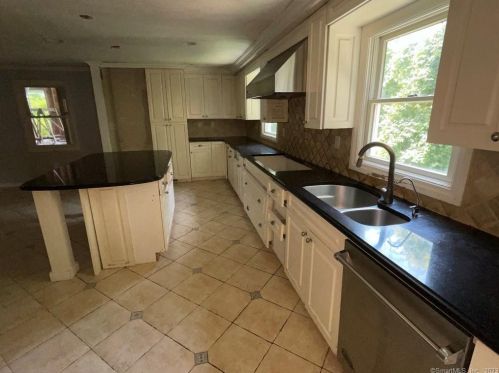 212 Old Ml Rd, Greenwich CT 06830-3342 exterior