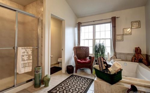 65 Centennial Dr, Milford CT 06461-1662 exterior