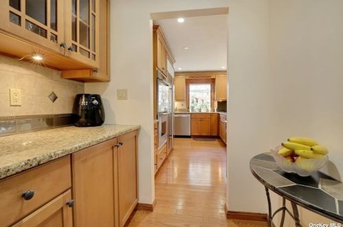 30 Buckingham Ln, Bohemia NY 11716-3979 exterior