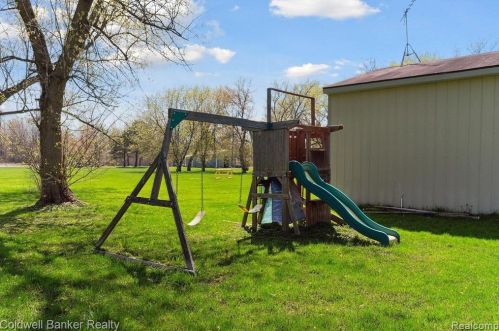 1787 Sashabaw Rd, Brandon MI  48462-9163 exterior