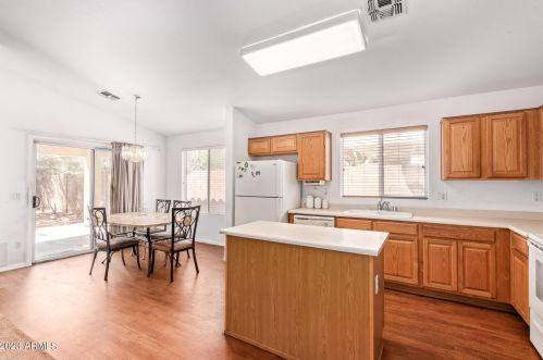 2318 65 Dr, Phoenix AZ 85033-5220 exterior