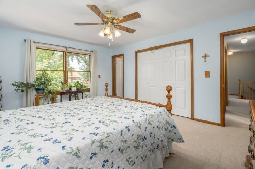 942 Kirk Ave, Elmhurst IL 60126-5143 exterior