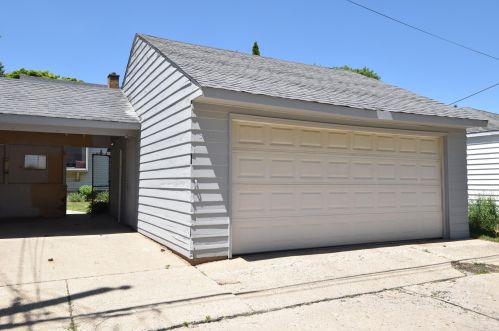 3912 71, Milwaukee WI 53220-2302 exterior