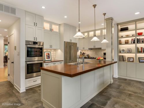 2222 Wayne Ave, Chicago IL 60614-1221 exterior