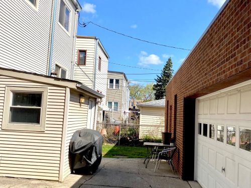 3827 Lawndale Ave, Chicago IL 60618-3107 exterior