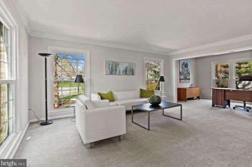 701 Rdg Dr, Mc Lean VA 22101-1620 exterior