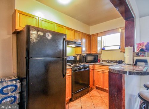 6503 Guyer Ave, Philadelphia PA 19142-2808 exterior