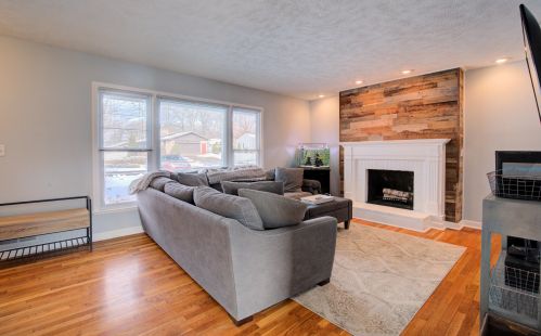 1516 Southlawn Dr, Wyoming MI exterior