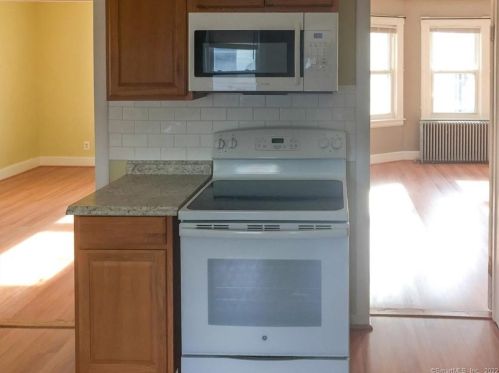 142 East St, Wallingford CT 06492-4006 exterior