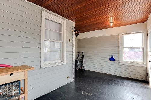 381 Case Ave, Saint Paul MN 55106-3527 exterior