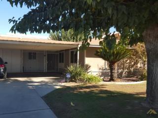 104 Hewlett St, Bakersfield CA  93309-1447 exterior