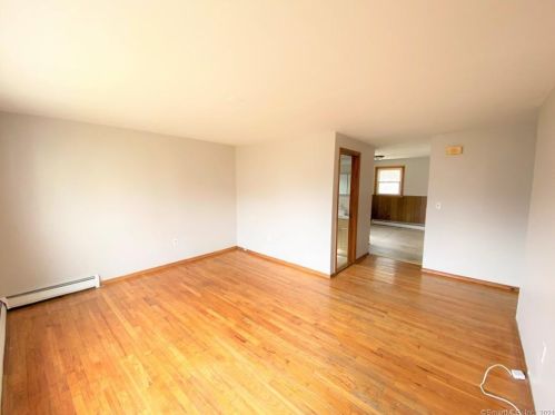 35 Lownds Dr, Windsor Locks CT  06096-2818 exterior