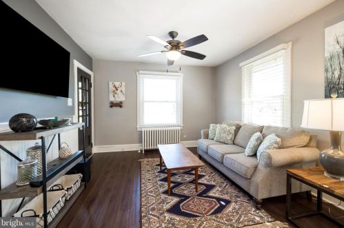 697 Hanover St, Pottstown PA 19464-4519 exterior