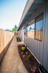 5726 83rd Ave, Portland OR  97266-4822 exterior