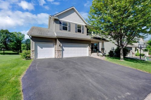 675 Newberry Ln, Chaska, MN 55318-3205