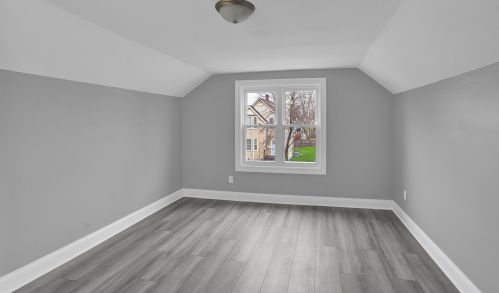 9329 Luella Ave, Chicago IL 60617-3930 exterior