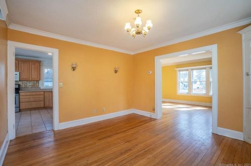 566 Park Rd, Hartford CT 06119-1749 exterior