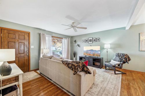 6408 Lynbrook Dr, Saint Louis, MO 63123-1534