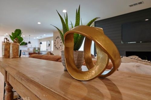 18155 Mariposa Ave, Riverside CA 92508-9614 exterior