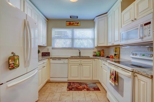 825 Riv Dr, Tampa FL 33617-7864 exterior