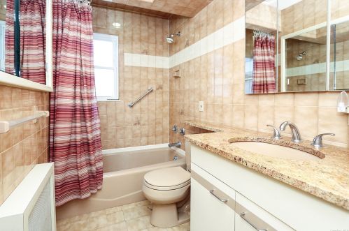 3 Cloverfield Rd, Valley Stream NY exterior