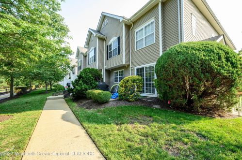 3201 Kapalua Ct, East Freehold NJ 07728-5917 exterior