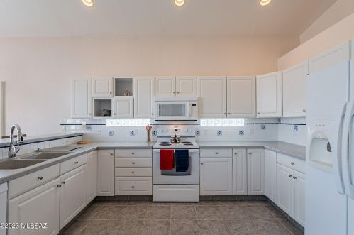 594 Mickelson Ln, Green Valley AZ 85614-5749 exterior