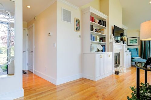 414 Corey Ln, Middletown RI 02842-5659 exterior