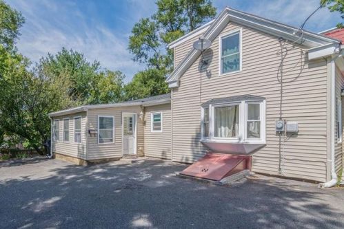 64 Aborn St, Peabody, MA 01960-5658