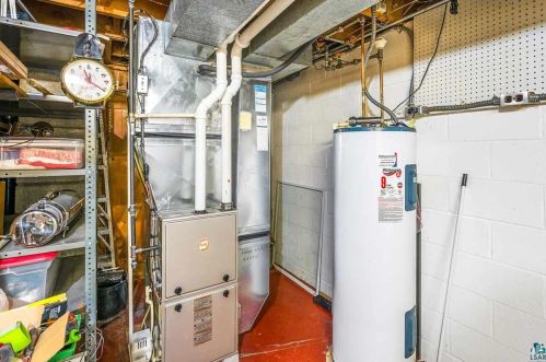 1445 Fern Ave, Duluth MN 55805-1133 exterior