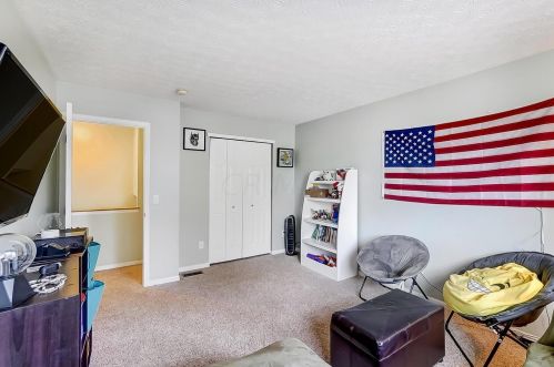 2227 Frst Rdg Dr, Hebron OH 43025-8000 exterior