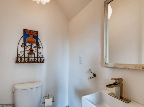 1882 Feronia Ave, Saint Paul MN 55104-3550 exterior