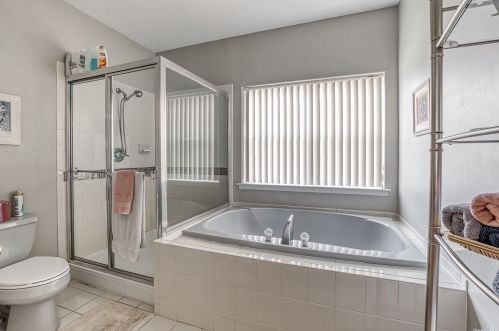 79 Windwatch Dr, Hauppauge NY 11788-3348 exterior