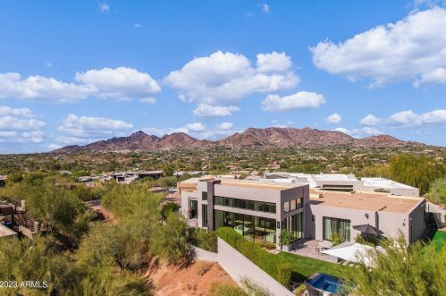 5841 Echo Canyon Cir, Phoenix AZ 85018-1243 exterior