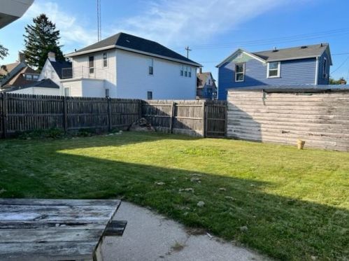 632 5 St, Manitowoc WI 54220-3935 exterior