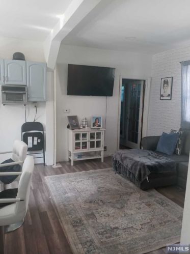 423 Sherman Pl, Fairview NJ 07022-1818 exterior