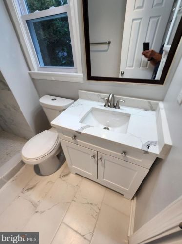 8124 Bonaire Ct, Silver Spring MD 20910-4663 exterior