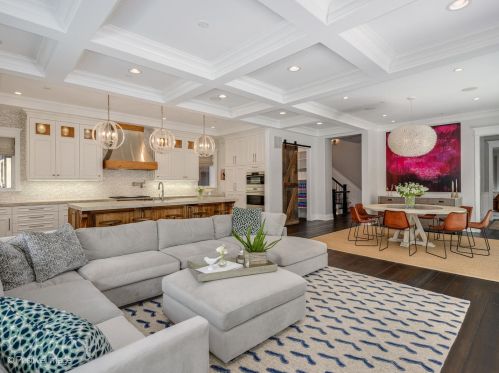 3720 Greenview Ave, Chicago IL 60613-3610 exterior