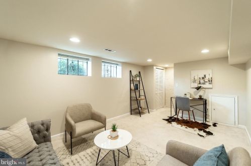 205 Commonwealth Ave, Alexandria VA 22305-2829 exterior