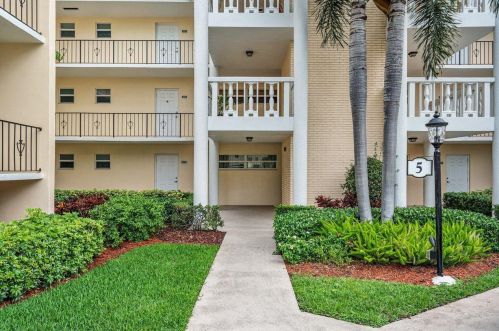 5 Colonial Club Dr, Boynton Beach, FL 33435-8316