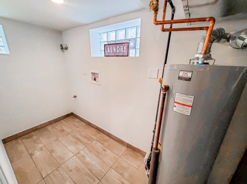 8029 Maplewood Ave, Chicago IL  60652-2807 exterior